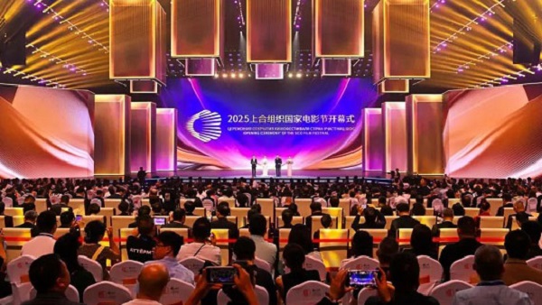 共赴世界光影盛会！2025上合国际电影节在尊龙凯时质造的永川科技片场开幕